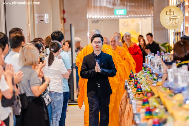 Solemn prayer session organized by Nirvana Singapore in the columbarium